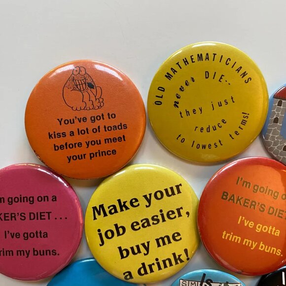 Vintage Pin Back Buttons Badges LOT 70s 80s 90s Jewelry Brooches - Picture 3 of 6